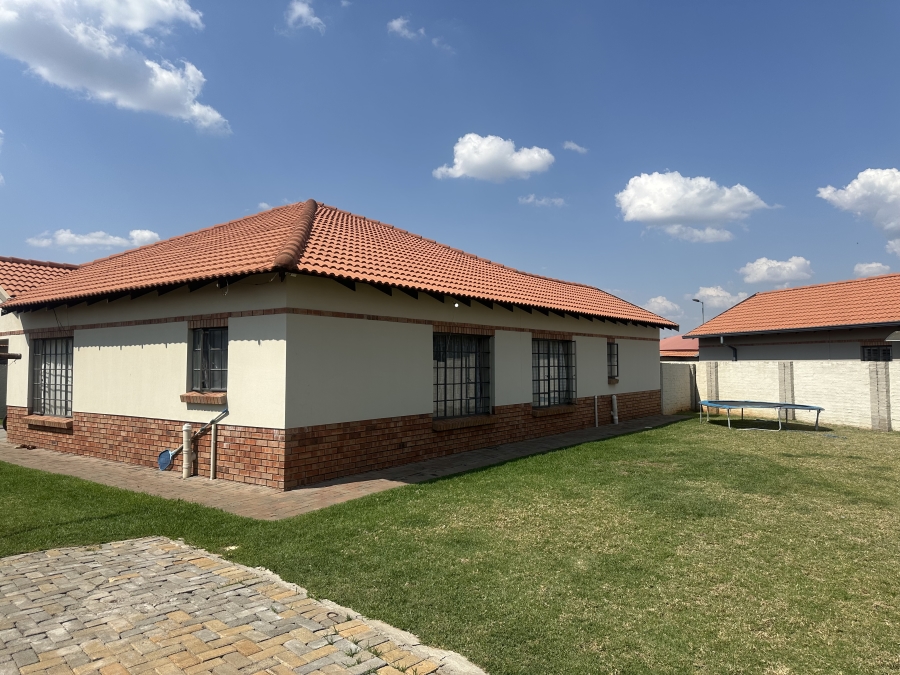 To Let 4 Bedroom Property for Rent in Hexrivier Lifestyle Estate North West
